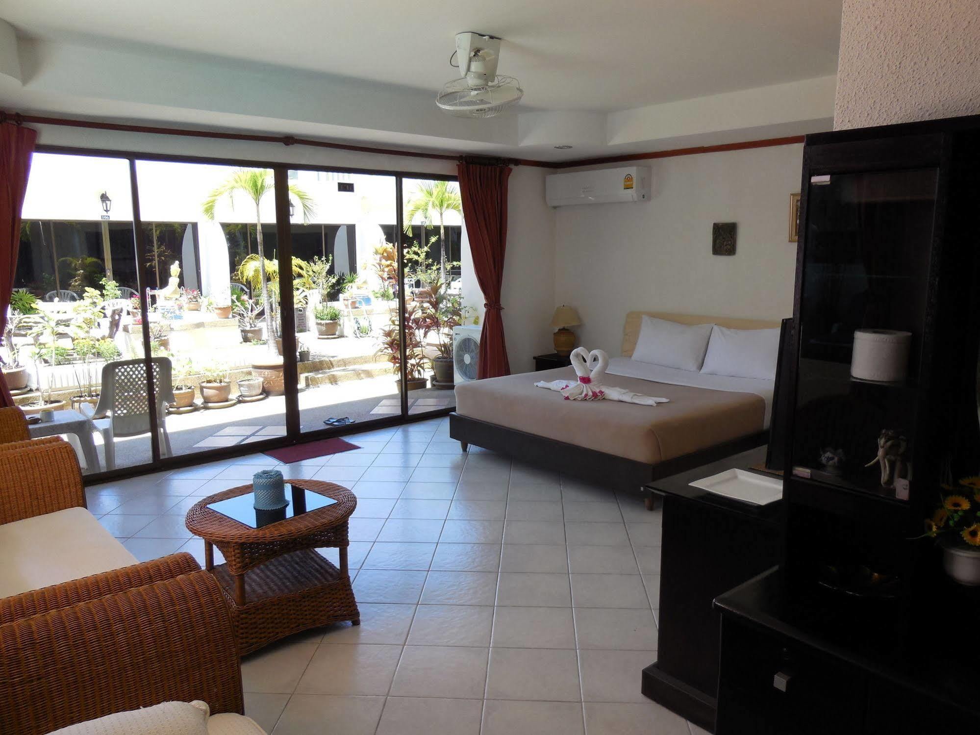 Blue Sky Residence Patong Exterior foto